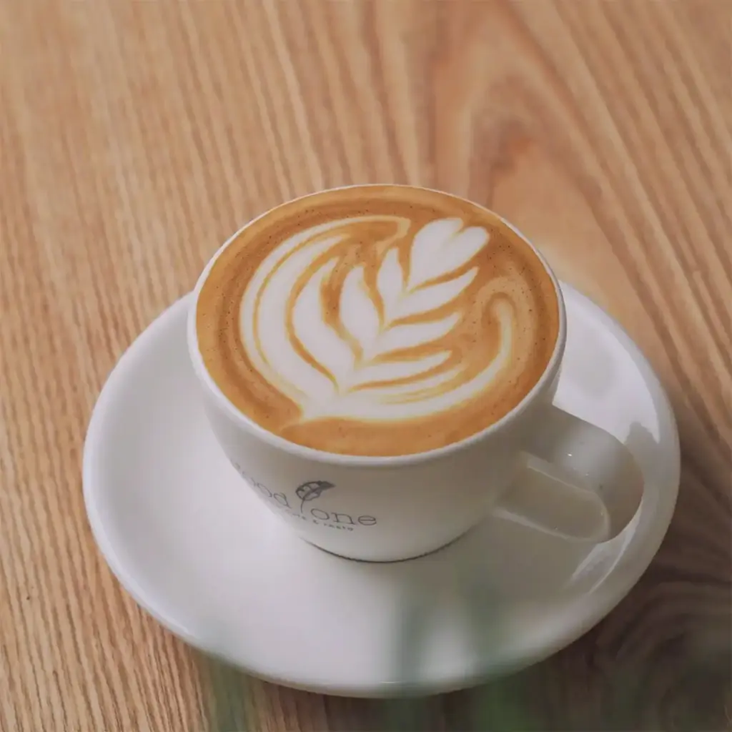 Cappuccino mit Mit einem Shot Espresso aus eigener Röstung und Hafermilch von Mœlk