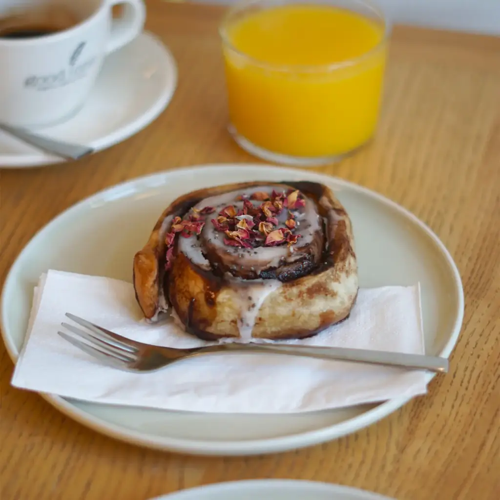 Zimtschnecke mit Weiche, luftige Zimtschnecke mit karamellisierter Zimtfüllung